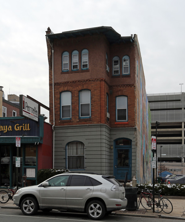 4008 Chestnut St in Philadelphia, PA - Building Photo