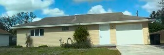 955 SW Durham Terrace in Port St. Lucie, FL - Building Photo