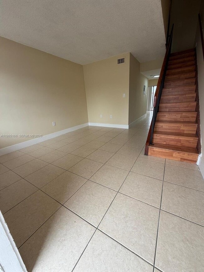 2377 W 66th Pl, Unit 204 in Hialeah, FL - Building Photo - Building Photo