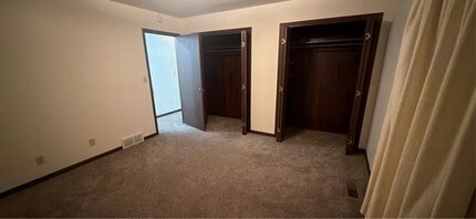 524 Breezy Point Dr in Clinton, IA - Building Photo - Building Photo