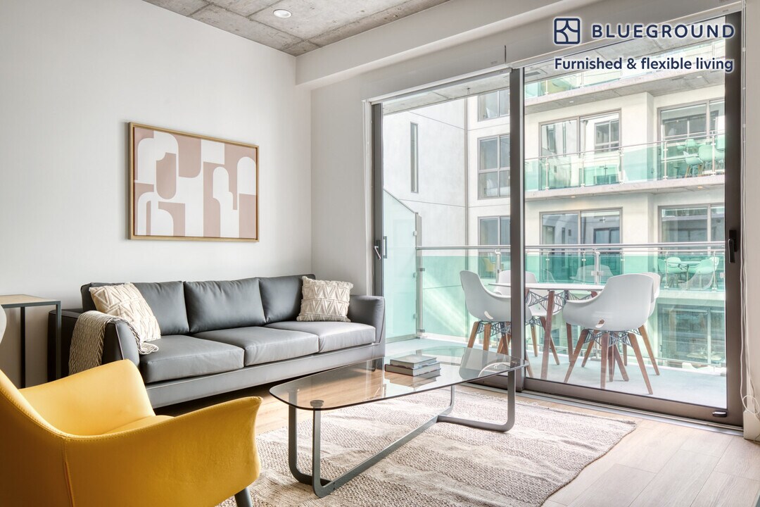 1027 Wilshire Blvd-Unit -FL7-ID544 in Los Angeles, CA - Building Photo