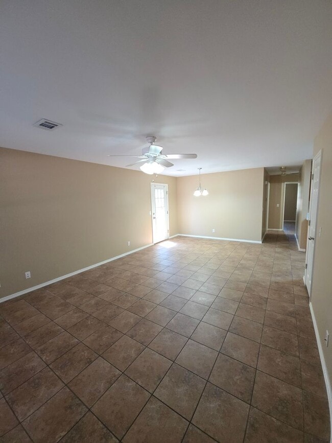 1402 S Detroit Ave in Russellville, AR - Building Photo - Building Photo
