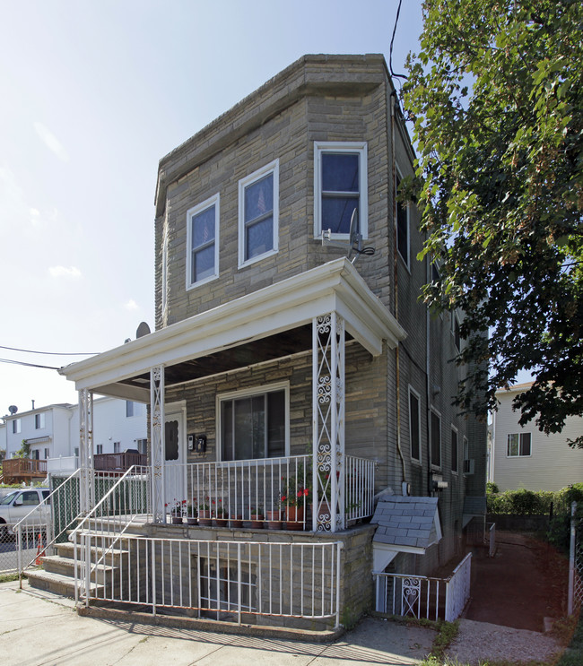 139 Fr Capodanno Blvd in Staten Island, NY - Foto de edificio - Building Photo