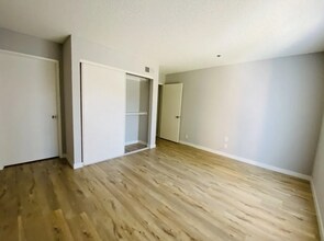 350 S Reno St-Unit -206 in Los Angeles, CA - Building Photo - Building Photo