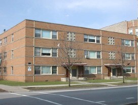 7674 S Shore Drive in Chicago, IL - Building Photo