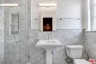 1360 N Crescent Heights Blvd in West Hollywood, CA - Building Photo - Building Photo