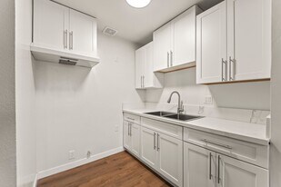 6316 S Vermont Ave in Los Angeles, CA - Building Photo