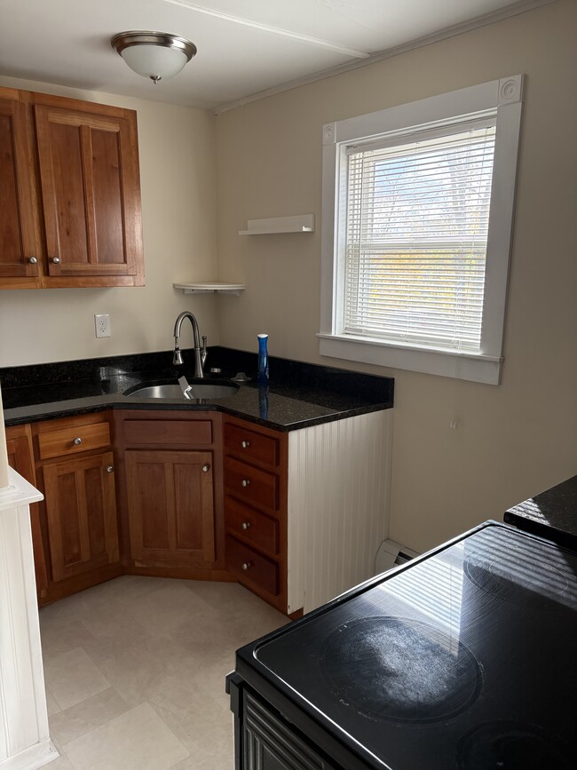 94 Main St, Unit 94A Main St in South Berwick, ME - Foto de edificio - Building Photo