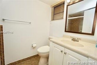 8841 W Flagler St-Unit -406 in Miami, FL - Foto de edificio - Building Photo