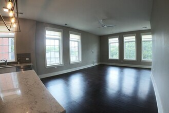 2050 N Clark St, Unit 508 in Chicago, IL - Building Photo - Building Photo