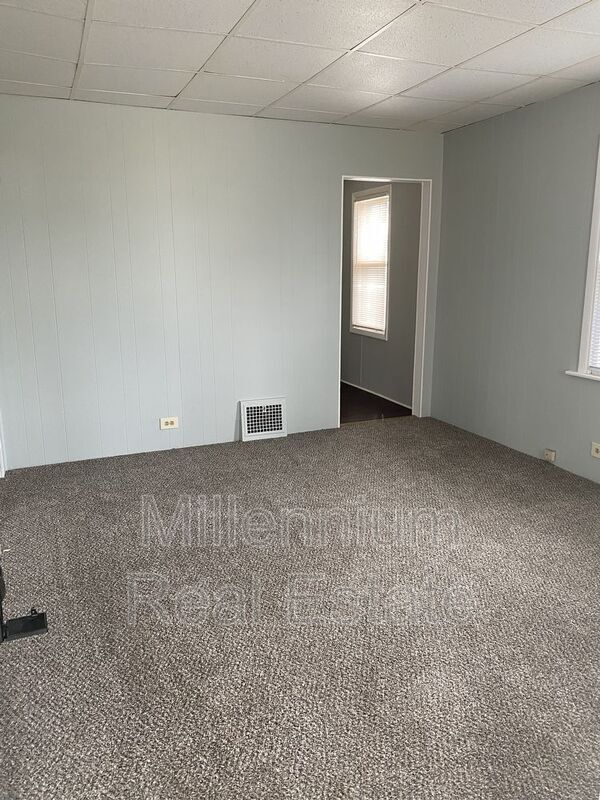 34 E Yale Ave in Pontiac, MI - Building Photo - Building Photo
