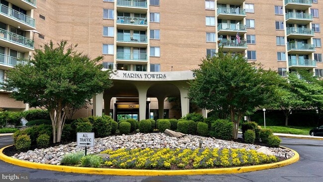 501 Slaters Ln in Alexandria, VA - Building Photo - Building Photo