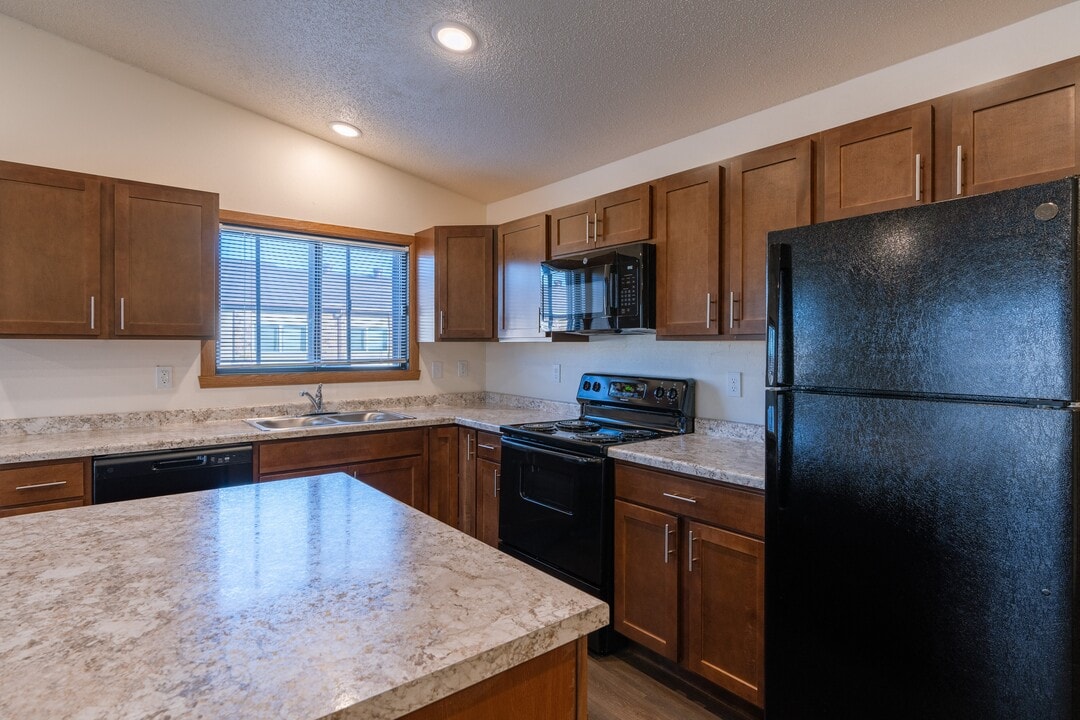 Westwood Estates in Fargo, ND - Building Photo