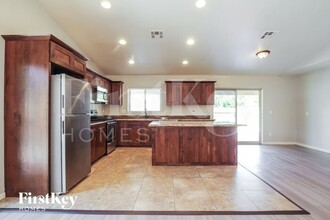 2722 E Cactus Rd in Phoenix, AZ - Foto de edificio - Building Photo