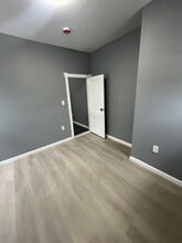 5917 Spruce St, Unit 2 in Philadelphia, PA - Building Photo - Building Photo