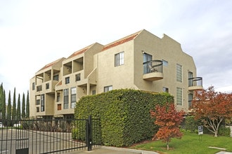 Lincoln Park Apartments in Santa Clara, CA - Foto de edificio - Building Photo