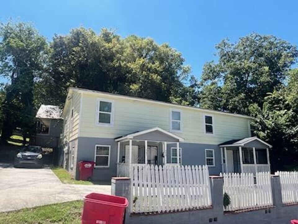 2204 Roosevelt Ave in Macon, GA - Building Photo