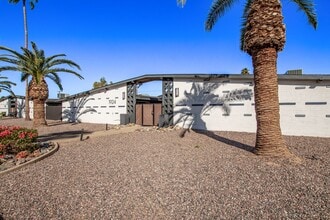 Palm View Manor in Phoenix, AZ - Foto de edificio - Building Photo