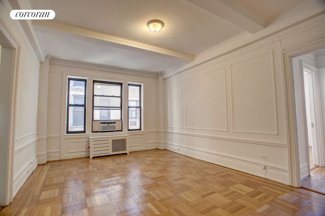 315 W 102nd St in New York, NY - Building Photo