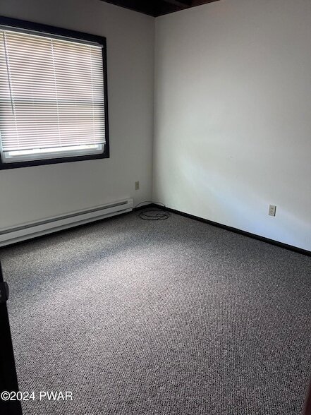 2392 Meadow View Dr in Lake Ariel, PA - Building Photo - Building Photo