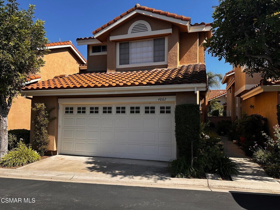 4862 Martona Dr in Oak Park, CA - Building Photo