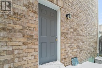 424 Tonelli Ln in Milton, ON - Building Photo - Building Photo