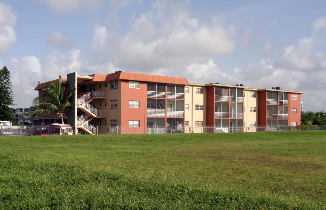 Isle Of Venice in Hollywood, FL - Foto de edificio