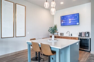 Van Buren West in Sun Prairie, WI - Building Photo - Interior Photo