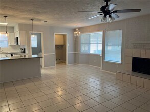 402 Oak Harbor Dr in Houston, TX - Building Photo - Building Photo