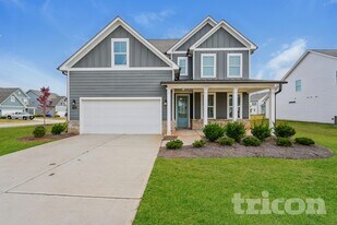 132 Everett Sq in Mcdonough, GA - Building Photo