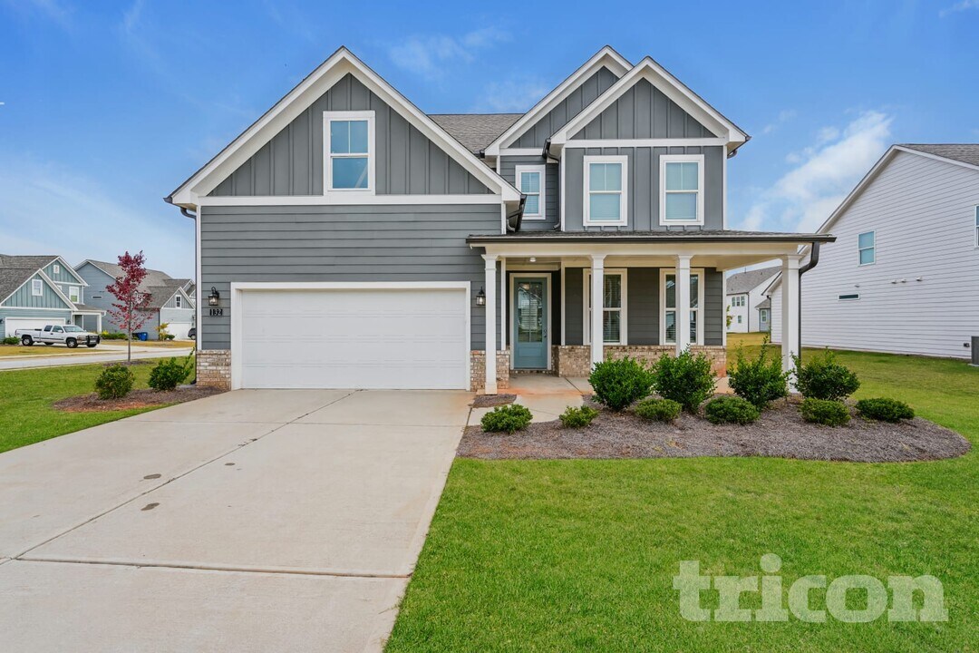 132 Everett Sq in Mcdonough, GA - Building Photo