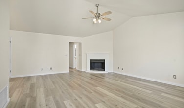 2032 Cadzand Ct in Modesto, CA - Foto de edificio - Building Photo