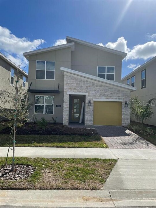 1173 Kingsbarn St in Davenport, FL - Building Photo