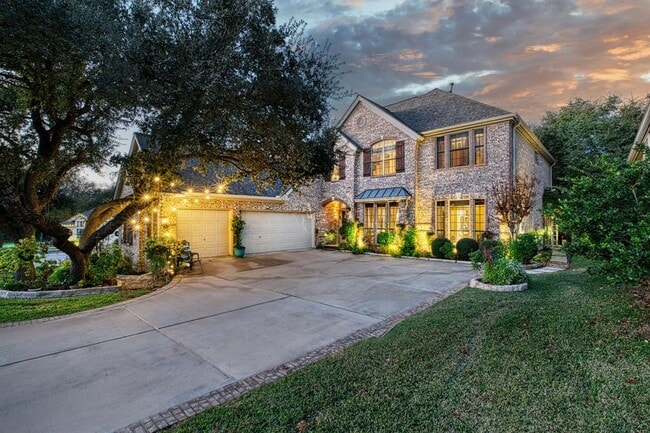 property at 1800 Bluffwood Pl
