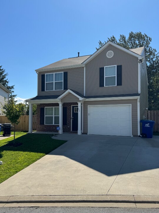 353 Oak Br Rd in Arden, NC - Building Photo
