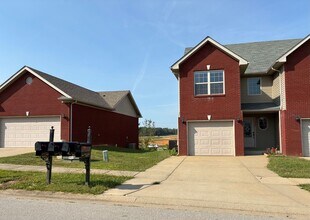137 Twin Lakes Dr in Vine Grove, KY - Building Photo - Building Photo