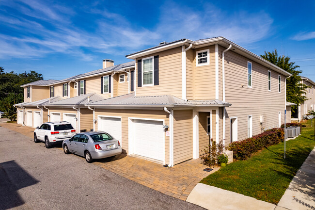 Lakeside Apartments in Winter Haven, FL - Building Photo - Building Photo