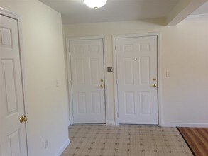 3861 Brown Ave in Manchester, NH - Building Photo - Building Photo