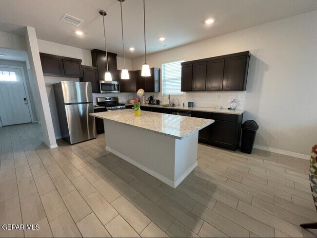 1684 Sam Dominguez in El Paso, TX - Building Photo - Building Photo