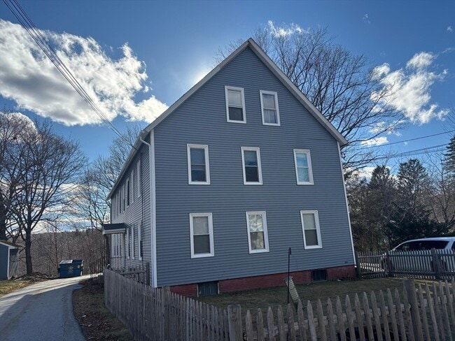 292 Providence Rd in Grafton, MA - Building Photo - Building Photo