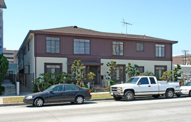 402 S Robertson Blvd in Beverly Hills, CA - Building Photo - Building Photo