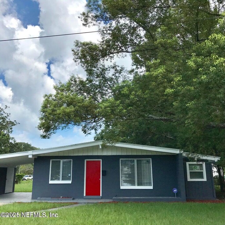 5093 Fredericksburg Ave in Jacksonville, FL - Building Photo