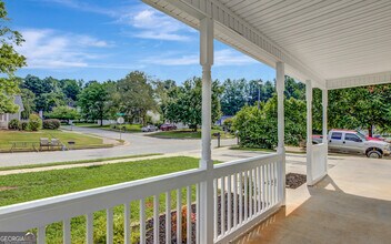 77 Crescent St in Newnan, GA - Building Photo - Building Photo