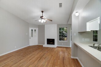 2101 Matthews Ln in Austin, TX - Building Photo - Building Photo