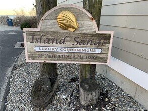 12 Naugatuck Ave in Milford, CT - Building Photo - Building Photo