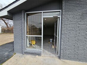 2116 Lockwood Dr in Houston, TX - Building Photo - Building Photo