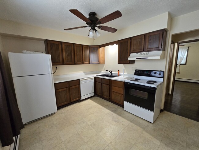 2255 8th Ave, Unit #4 in Marion, IA - Building Photo - Building Photo