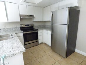 2232 Saturn Ave in North Las Vegas, NV - Foto de edificio - Building Photo