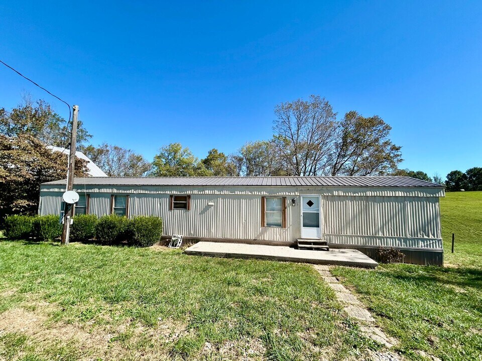 3387 Ficklin Rd in Mount Sterling, KY - Foto de edificio