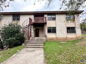 906 N LBJ Dr in San Marcos, TX - Foto de edificio - Building Photo